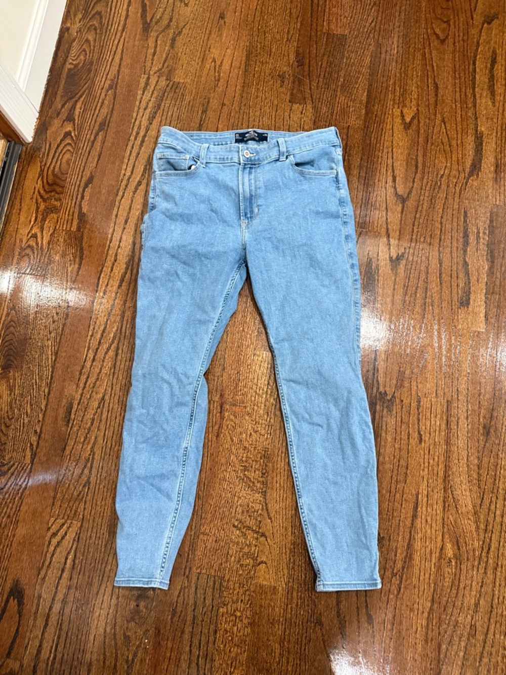Hollister High-Rise Women’s SKINNY Jeans